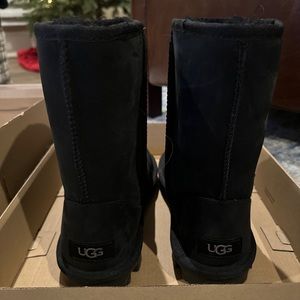 Brand New in Box - size 7 black Ugg boots